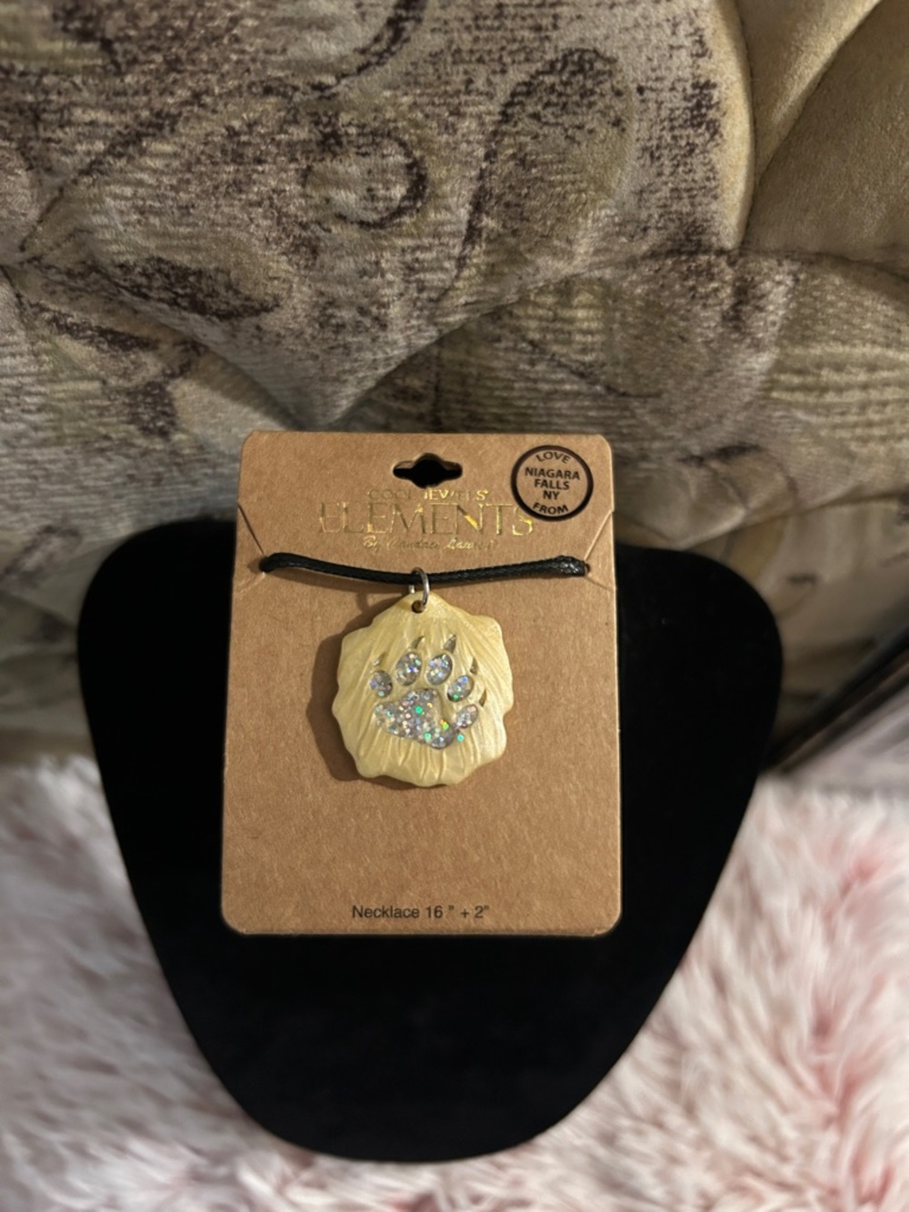 Niagra Falls NY Bear Paw Print Pendant on Cord Necklace - NWT